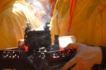 Cầu siêu người chết đã lâu, họ có lợi gì không?