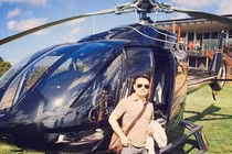 Đi ăn bằng trực thăng, Bằng Kiều bị “ném đá“