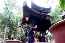 Âm thầm lặng lẽ cúng dường 