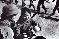 Hình ảnh vô cùng xúc động về người lính bộ đội cụ Hồ 