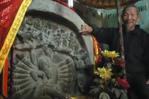 Ly kỳ phiến đá được vua phong hiệu phu nhân