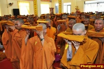 Người xuất gia có "lạy" cha, mẹ không?