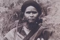 Chùm ảnh để đời về Anh hùng Núp