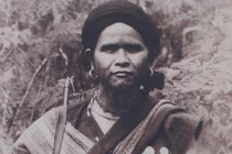 Chùm ảnh để đời về Anh hùng Núp