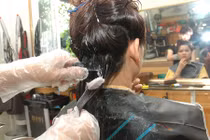 Viêm da đầu vì nhuộm tóc thường xuyên