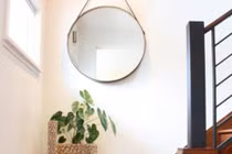 Phong thủy: Vị trí đặt gương ở cầu thang