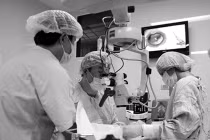 Khi nào phải phẫu thuật điều trị đục thủy tinh thể?