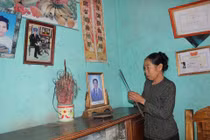 Sống mòn ở “làng chết”: Người sống “ngồi trên lửa”