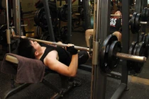 Hoa mắt, buồn nôn vì tập thể hình