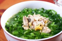 Canh cải cúc trứng gà trị huyết áp cao