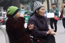 Giữ ấm đúng cách cho người già 