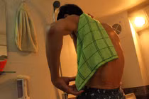 Tập luyện hợp lý, người già hết lười tắm, sợ nước