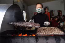 Nướng thực phẩm bằng than sạch không khói: Sạch vẫn... độc hại