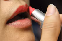 Xăm môi kiểu lột da, môi đỏ trong 3 ngày... cực hại