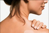 Chảy máu dạ dày vì tự dán giảm đau 