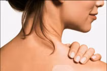 Chảy máu dạ dày vì tự dán giảm đau 