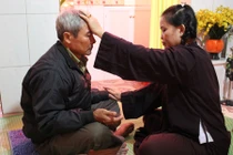 “Tiên cô” ở Ninh Bình chữa bệnh như cao thủ võ lâm?