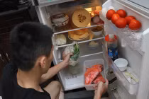 Cho thực phẩm đầy tủ lạnh để tiết kiệm điện?