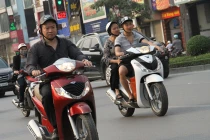 Thói quen điều khiển xe gây tốn xăng