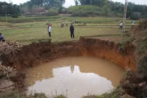 Nghi án sông “quái vật đẻ ra hố tử thần” ở Hòa Bình