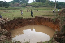 Nghi án sông “quái vật đẻ ra hố tử thần” ở Hòa Bình