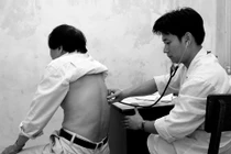 Phòng bệnh hô hấp cho người già