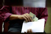 Cống nạp quà Tết sếp thể hiện “năng lực” nhân viên?