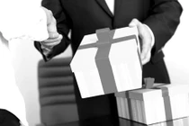 32 quan chức nộp lại quà biếu: Con số nực cười