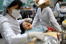 Nhổ răng vẩu có gây yếu răng?