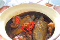 Cá diếc kho gừng chữa ốm nghén