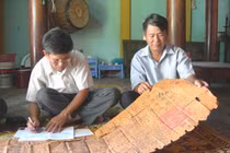 Vua hối hận xót thương vị thám hoa trung nghĩa