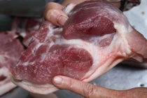 Cách nhận biết thịt ôi tẩy hóa chất