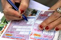 Trắng đen trong vụ “đạo bản quyền vé số mở"