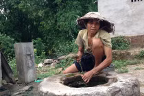 Đắng lòng cảnh mẹ 90 tuổi nuôi 4 con mù lòa