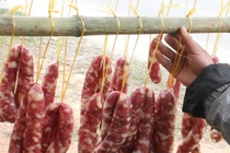 Làm giò, xúc xích từ thịt ngựa