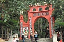 Ngã giá nơi đất Tổ