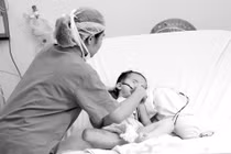 Trẻ hôn mê vì “ăn nhầm thuốc” 