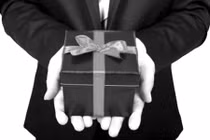 32 quan chức nộp lại quà là ai?