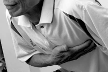 Đau ngực trái đột ngột có nguy hiểm? 