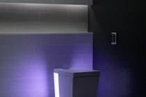 Toilet công nghệ cao: Cảm giác mới cho việc cũ