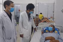 Bến Tre: 3 người chết, nhiều người mắt mờ vì ngộ độc rượu