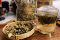 Người đàn ông thủng dạ dày vì que xác trà dài 3cm