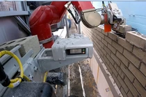 Xem robot trát vữa xây tường nhanh và chuẩn hơn người