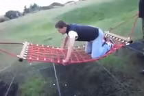 Tận mục trò chơi choáng váng của các thanh niên cứng