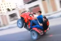 Trai trẻ bốc đầu xe và cái kết nhớ đời