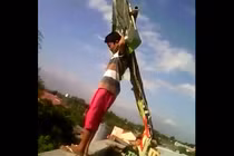 Cười méo mồm với màn học bay của trẻ trâu