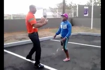 Hạ gục đối thủ to lớn bằng một cú đấm