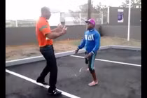 Hạ gục đối thủ to lớn bằng một cú đấm