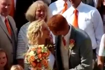 Cô dâu bất tỉnh sau khi hôn chú rể gây xôn xao