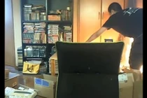 Người đàn ông hậu đậu nhất năm: Tự đốt phòng mình